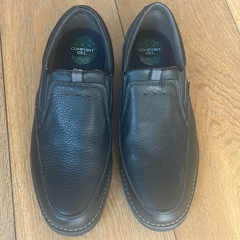 Mens black leather size 8 w slip ons
